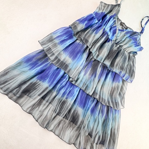 Bebe Ruffle Layered Top Size Medium, Blue-Gray Watercolor, Flowy Chic - Picture 2 of 9